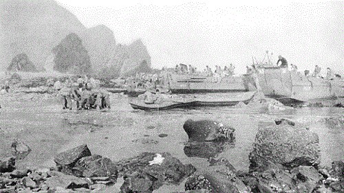 Landing operations at Kiska, 15 August 1943.