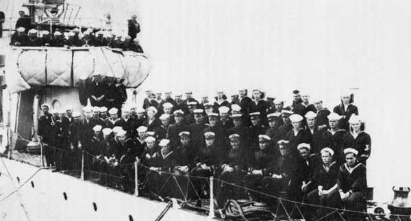 Officers and crew of USS Fanning