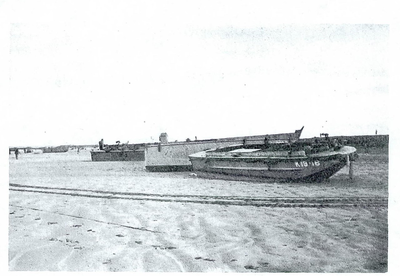 Stranded landing craft (Fedala)