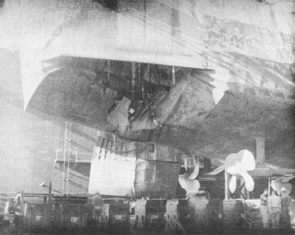 Photo 23: HOUSTON (CL 81) Damage to rudder and underwater body aft. Repairs to shell made at Ulithi.