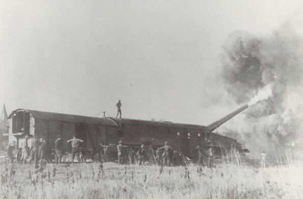 Image - 14-inch naval railway gun firing at Thierville, France, 1918. 
