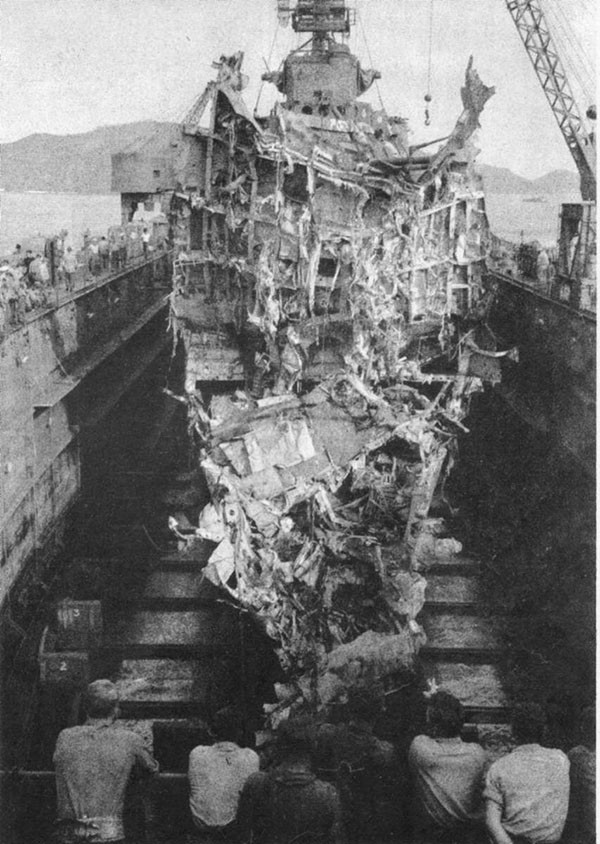 Photo 2-4: LINDSEY (DM32) Docked in ARD26 at Kerama Retto, April 1945.