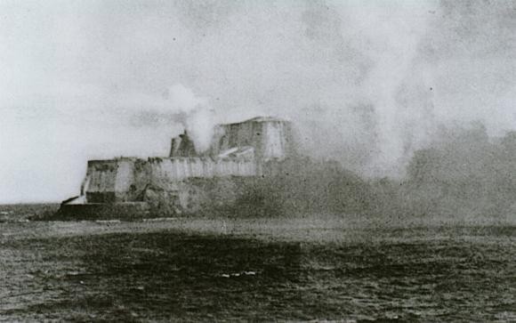 A picture of Castillo San Felipe del Morro at San Juan de Puerto Rico while bombarded by the US Navy on 12 May 1898.