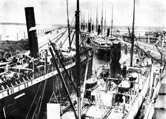 A photograph of transport ships at Tampa ready to take the troops to Cuba.