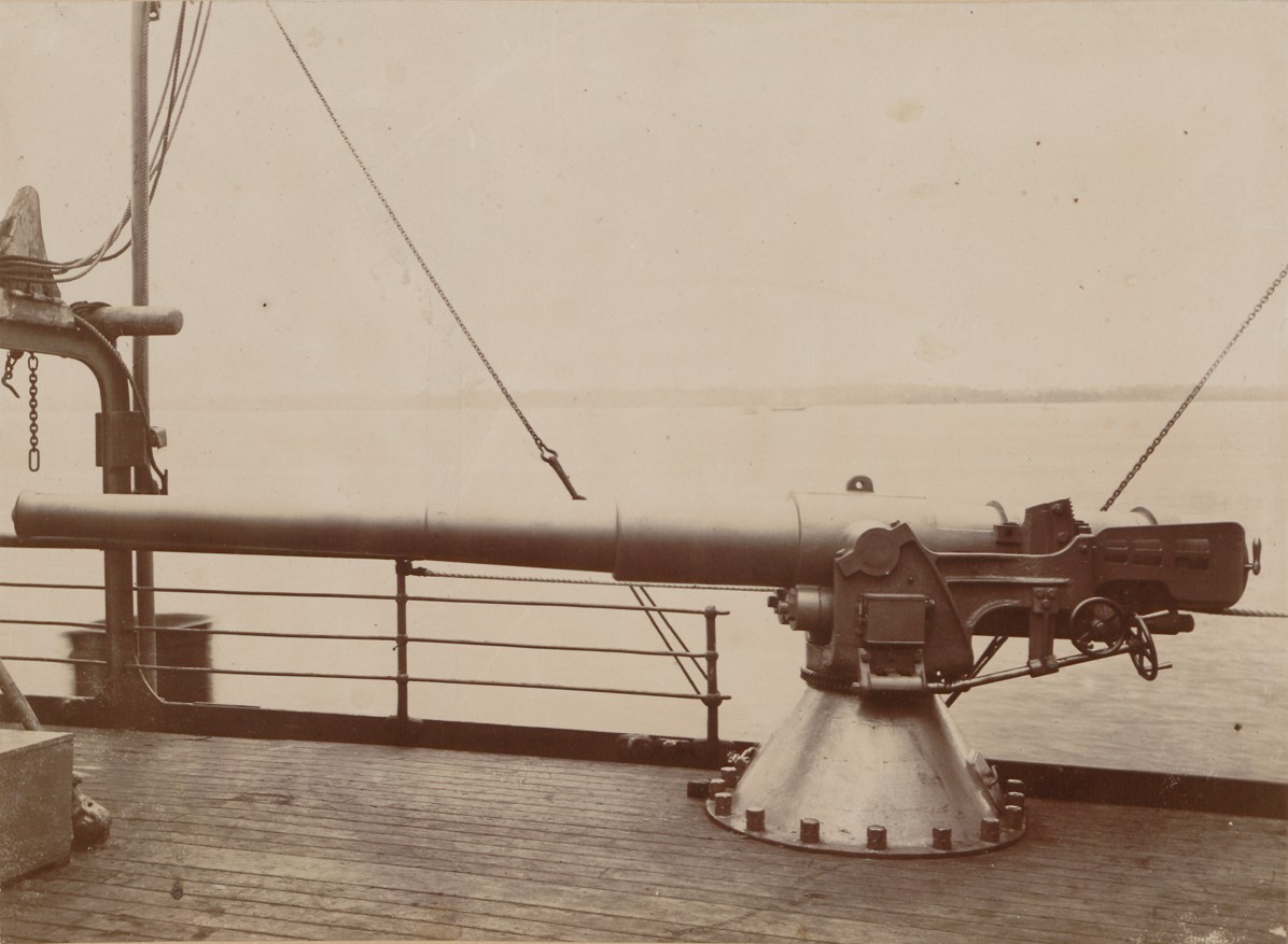 A pciture of a gun on the monitor USS Nahant.