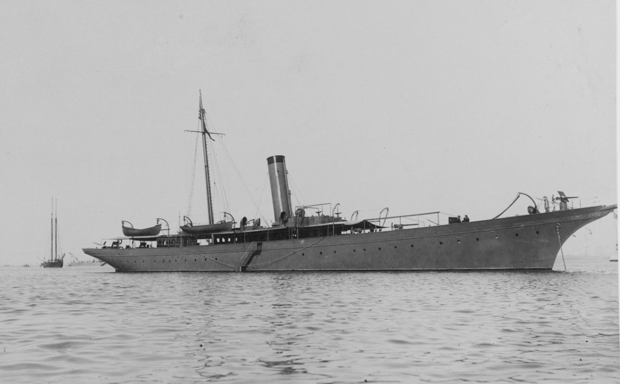 A picture of the USS Gloucester which saw action at the Battle of Santiago. 
