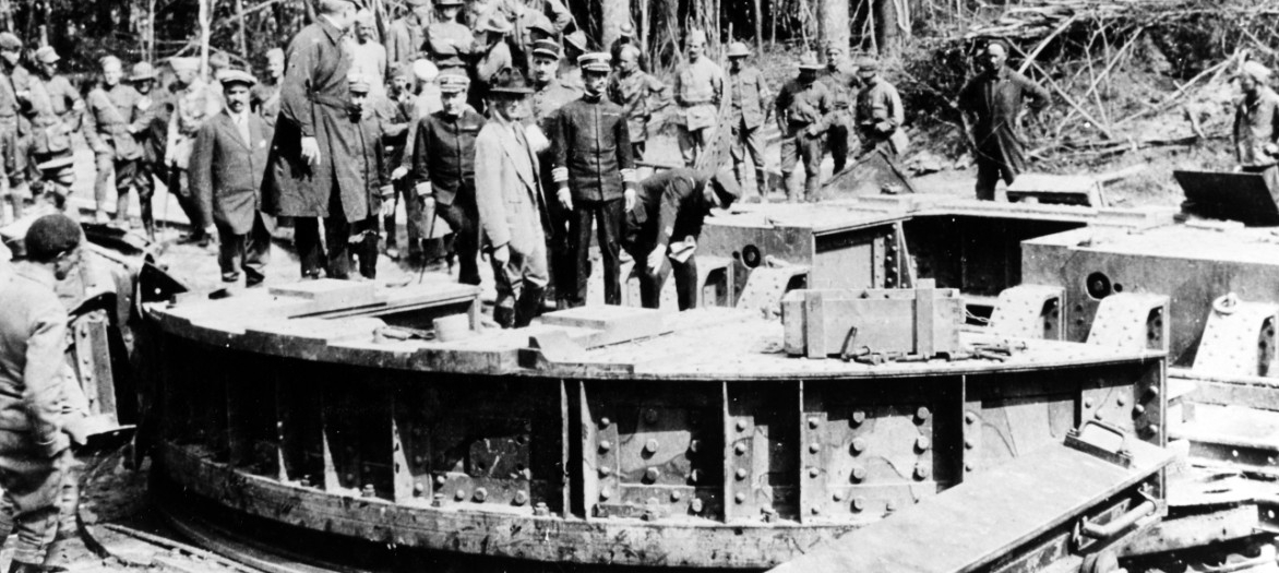Photograph of Roosevelt at a gun emplacement