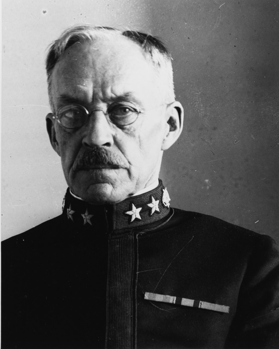 Headshot of Rear Admiral Knapp